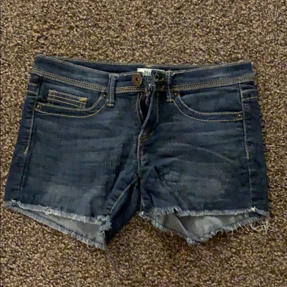 Stretchy jean shorts